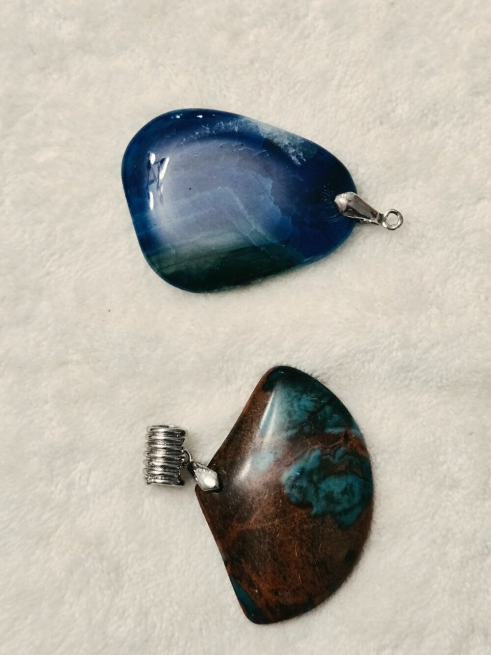 SOURCE UNKNOWN Women's Two Gemstones Flat Pendants w/Bales - SML